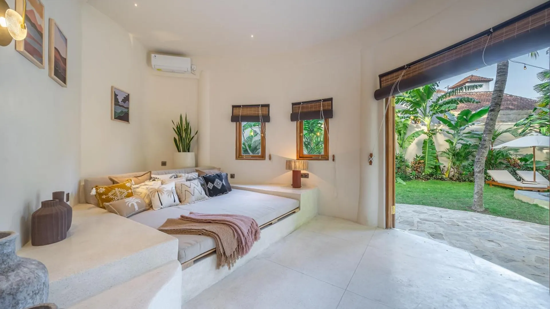Villa Meraki 5 Bedroom Lush Garden Central Seminyak