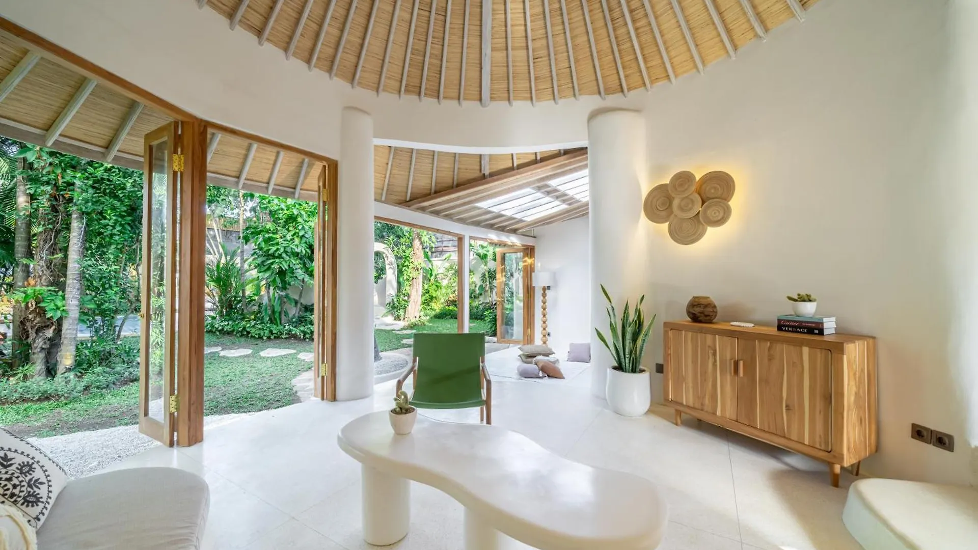 Villa Meraki 5 Bedroom Lush Garden Central Seminyak Indonesia