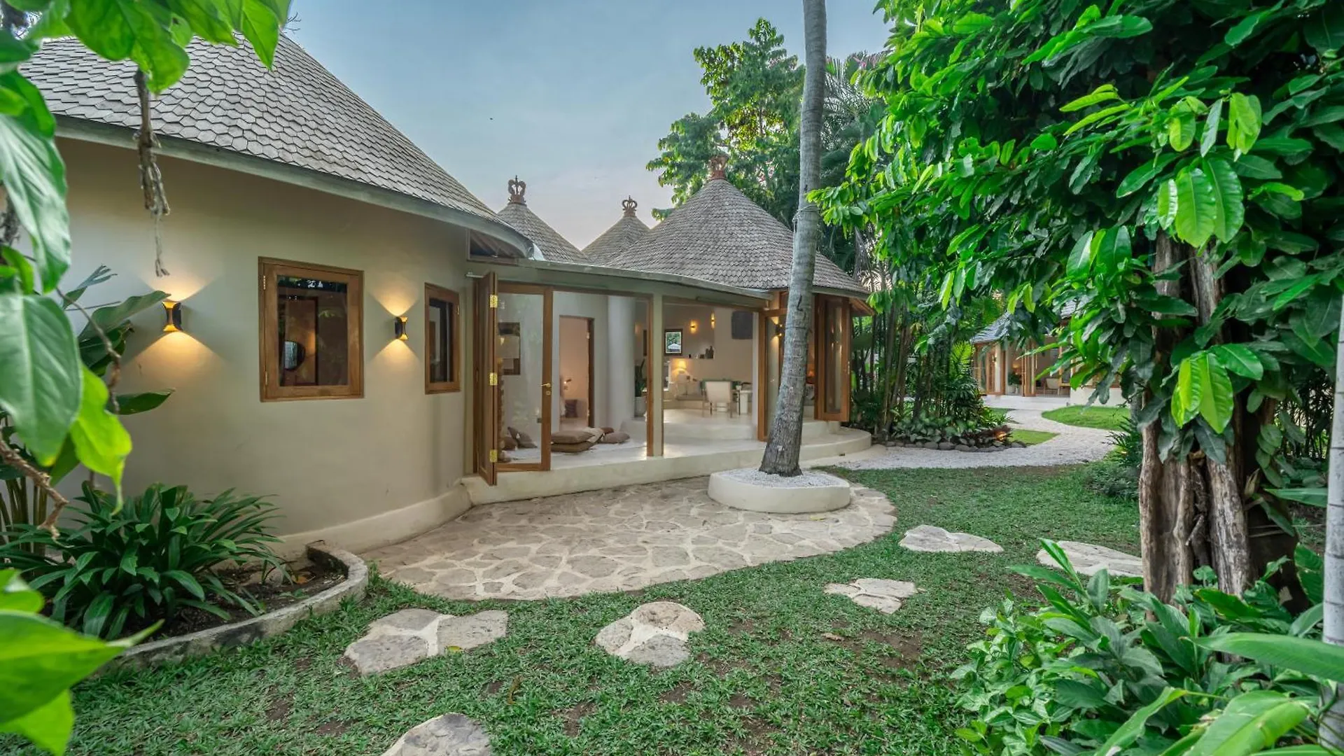 Villa Meraki 5 Bedroom Lush Garden Central Seminyak  Seminyak (Bali)