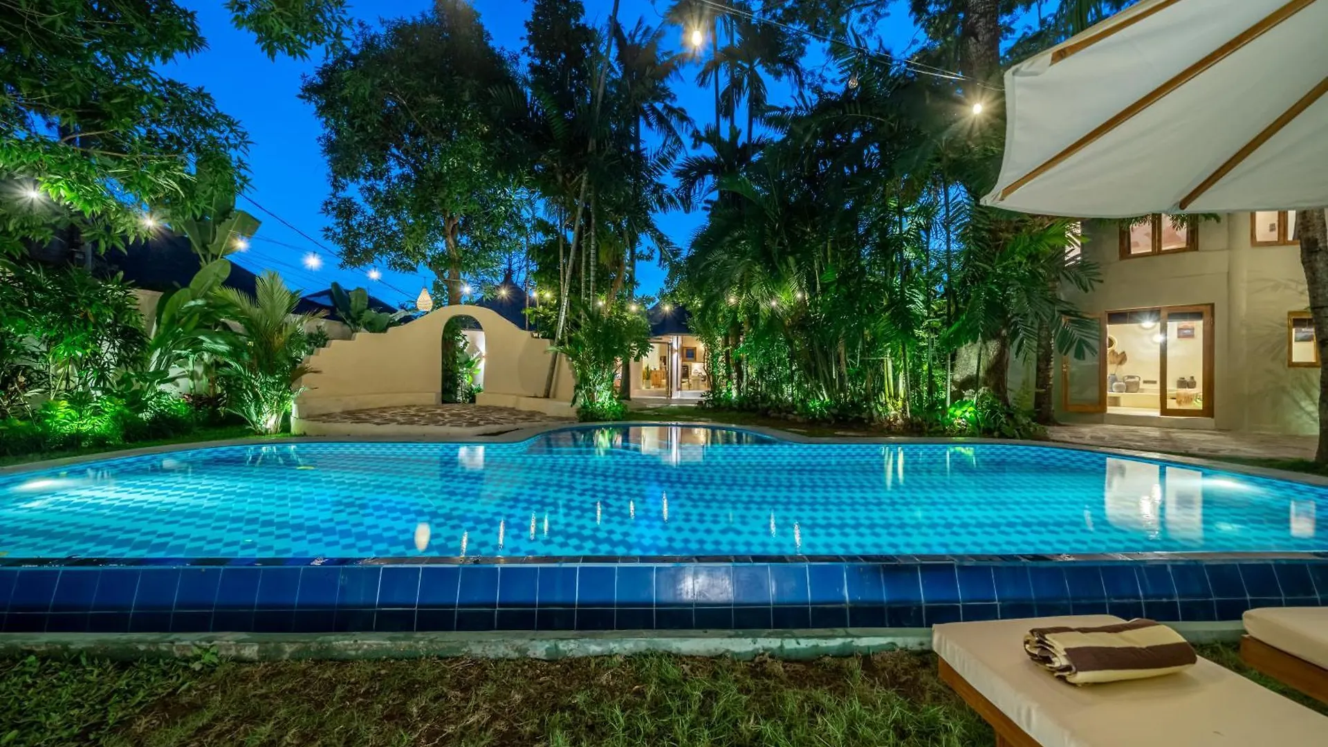 Villa Meraki 5 Bedroom Lush Garden Central Seminyak Seminyak (Bali)