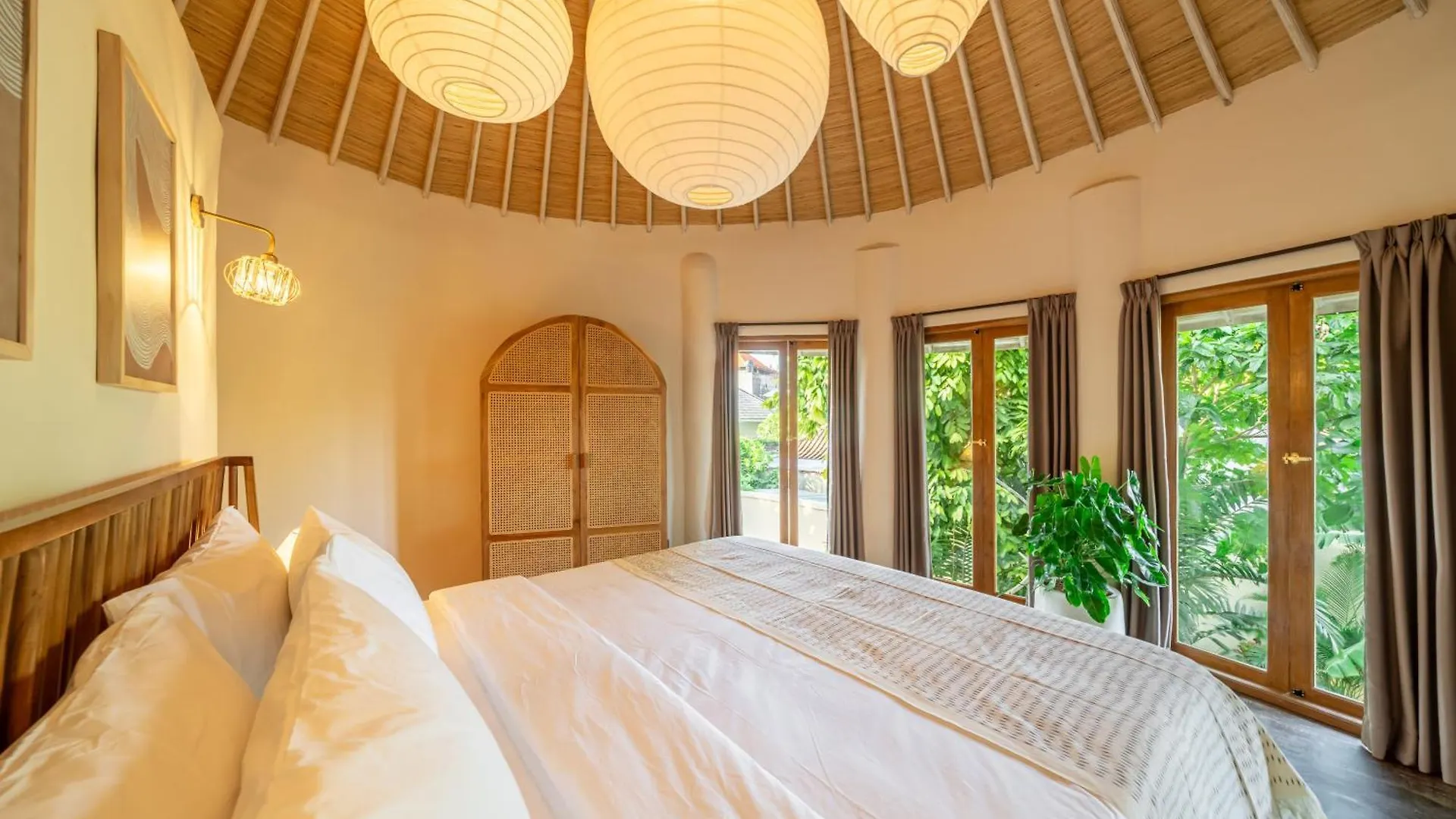 Villa Meraki 5 Bedroom Lush Garden Central Seminyak Indonesia