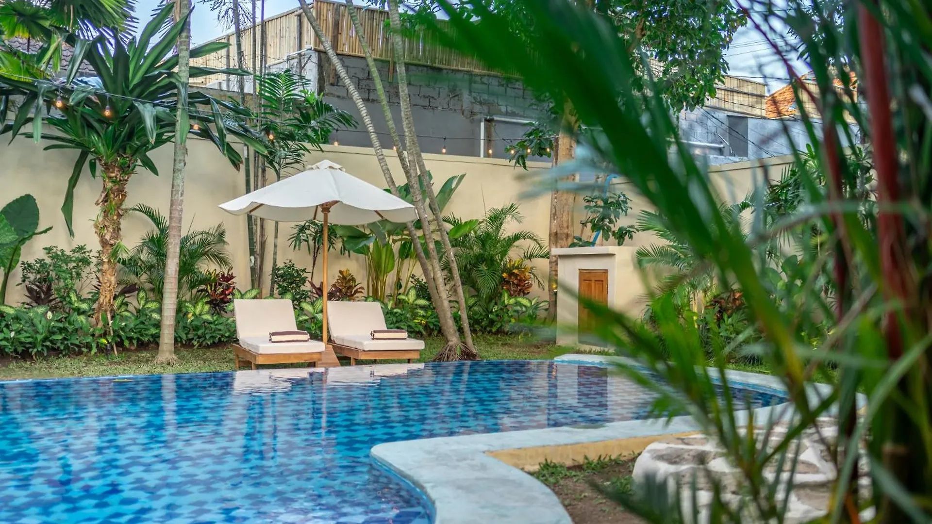 Villa Meraki 5 Bedroom Lush Garden Central Seminyak 0*, Seminyak (Bali)