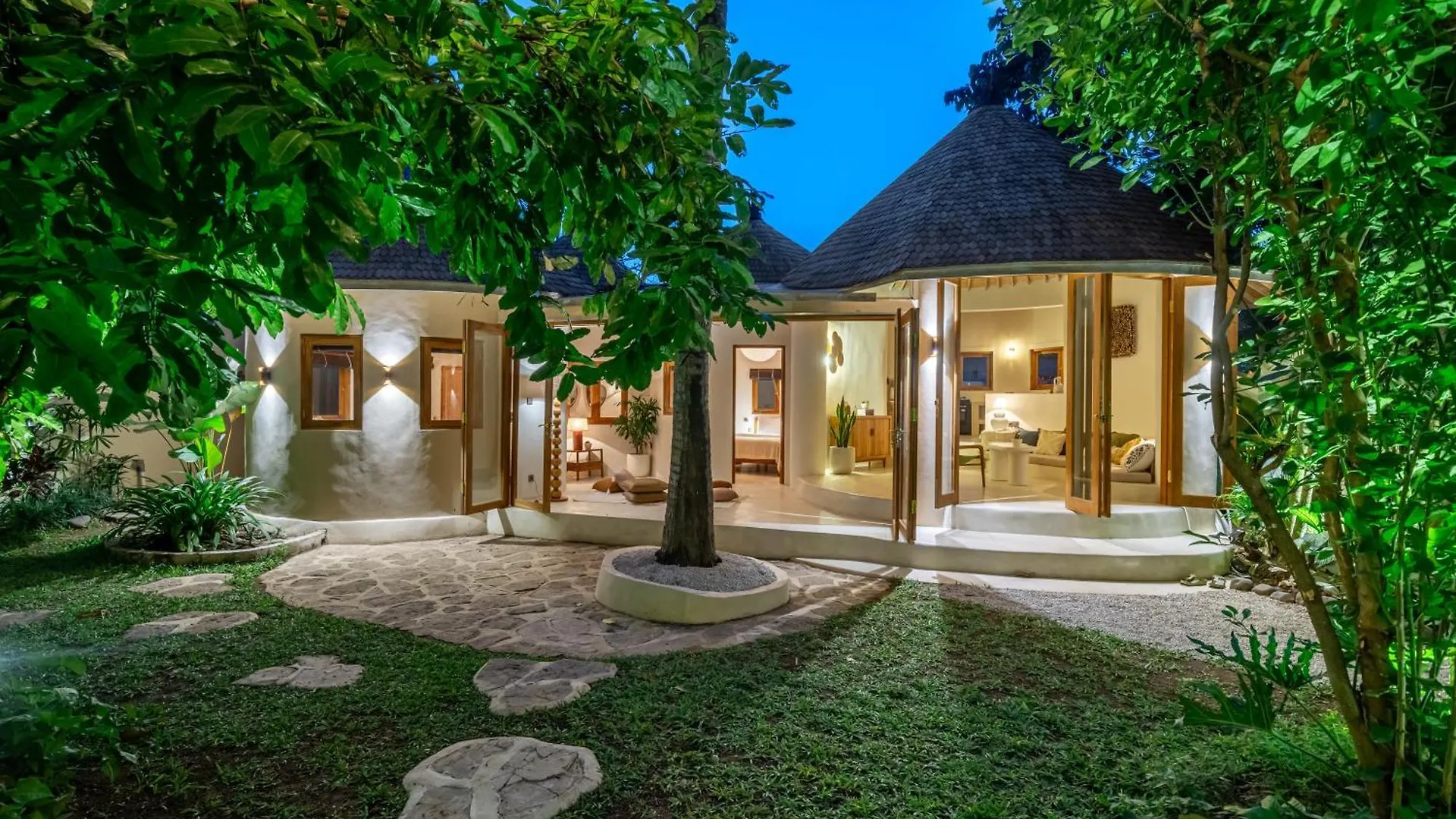 Villa Meraki 5 Bedroom Lush Garden Central Seminyak Indonesia